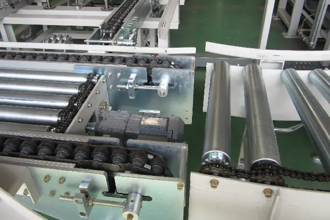 Free Flow Chain Conveyor with Diverter